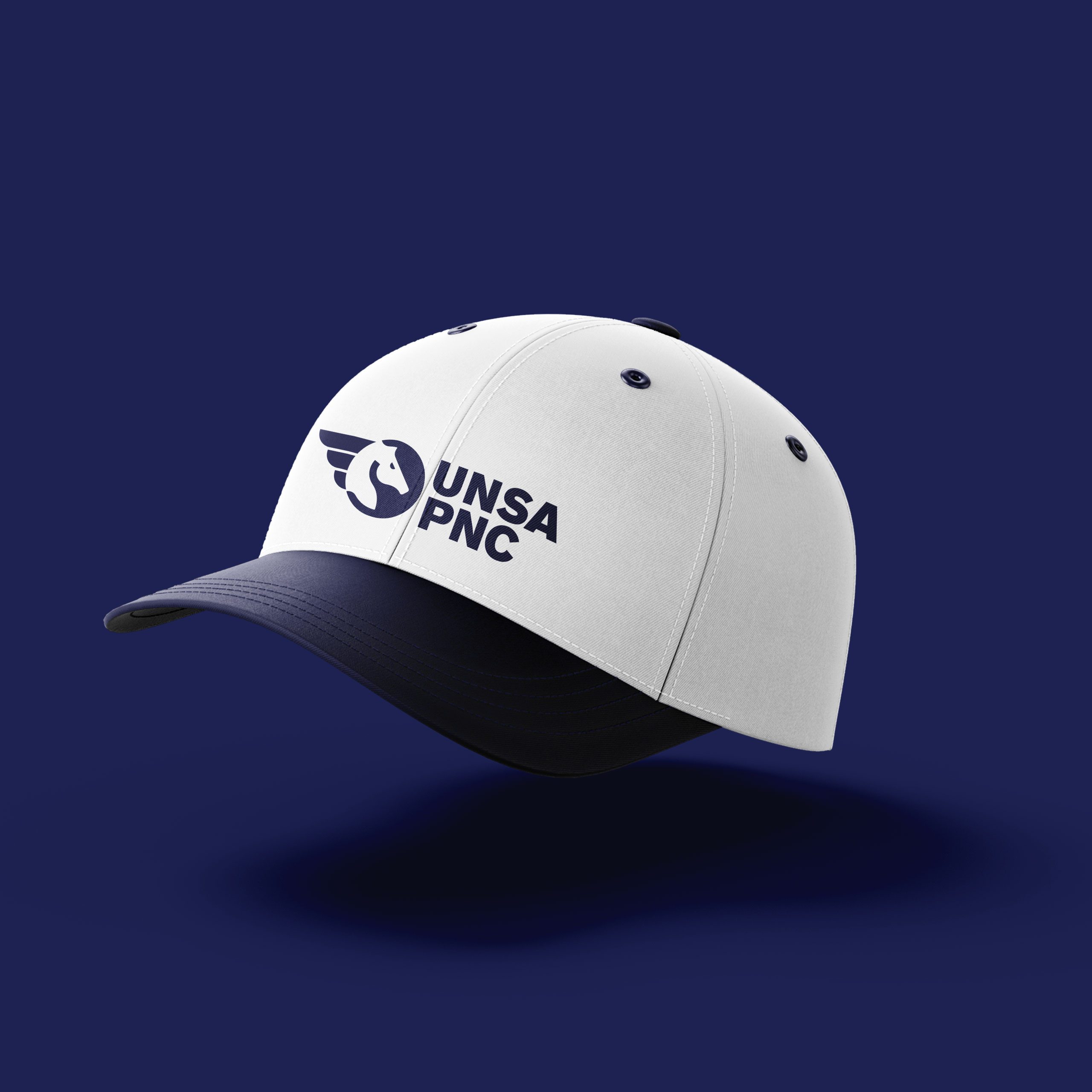 Casquette blanche et bleu marine avec logo.